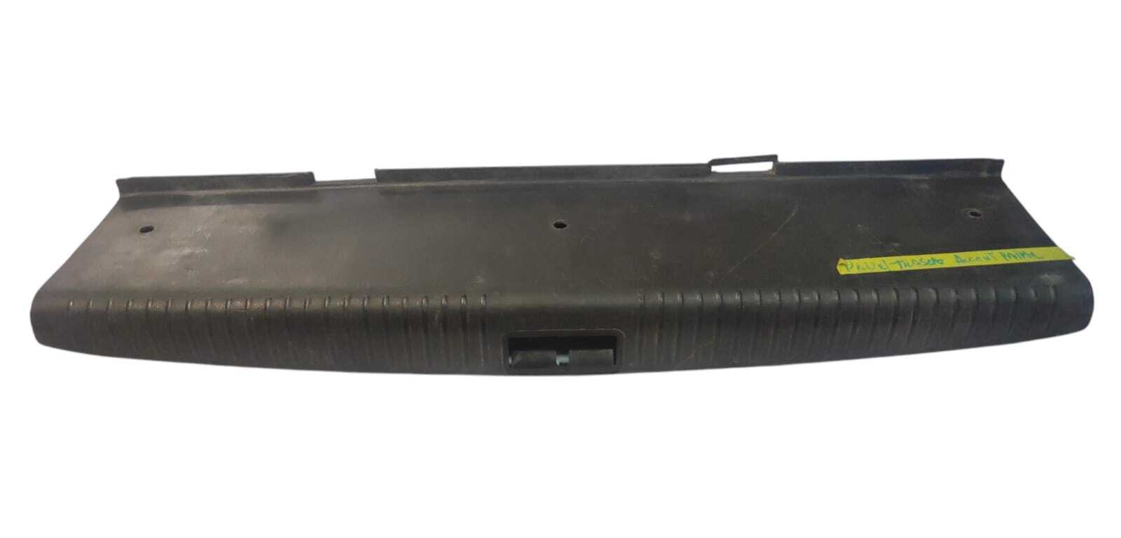 MOLDURA INFERIOR MALETERO Hyundai Accent 2005