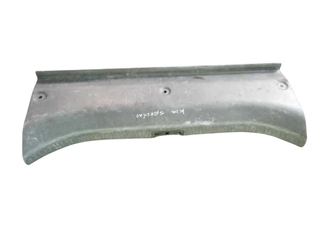 MOLDURA CHAPA MALETERO Kia SPECTRA 2004