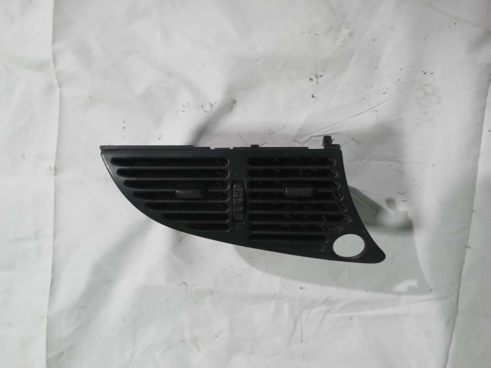 DIFUSORES CENTRALES CON MOLDURA Citroen Xsara 2002
