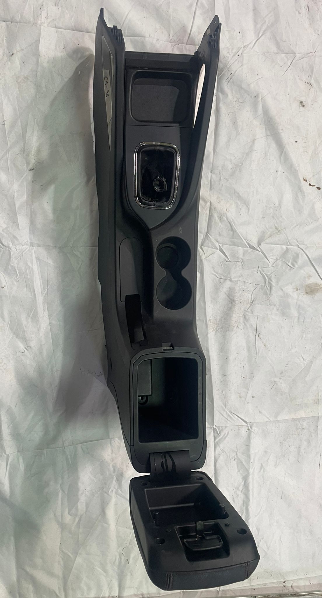 TORPEDO CENTRAL CON APOYA BRAZO Changan CS35 2015