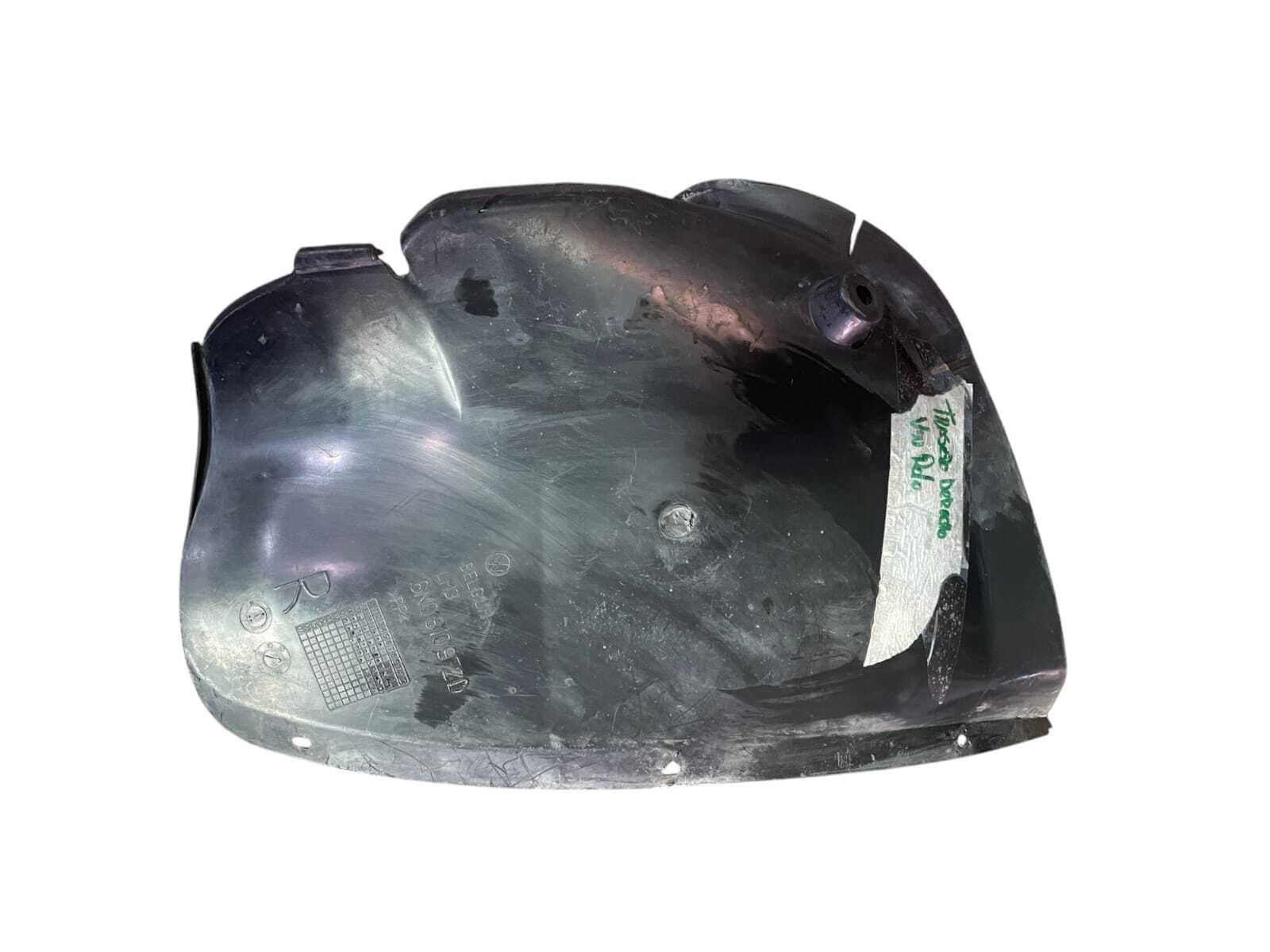 GUARDAFANGO TRASERO DERECHO Volkswagen Polo 2002